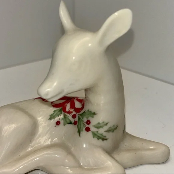 Lenox Holiday Deer porcelain figurine with holly & berry design around neck - Picture 5 of 7